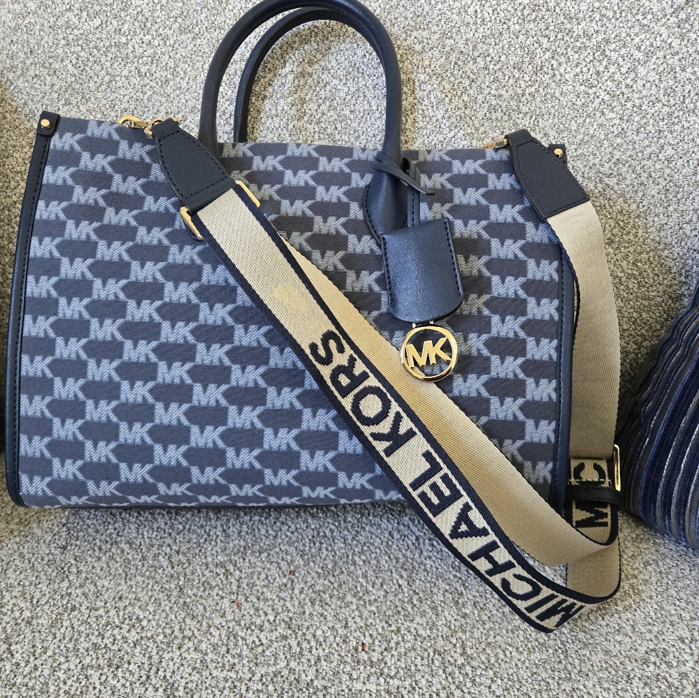 Michael Kors Navy MK Monogram Tote with Crossbody Strap - Picture 4 of 12